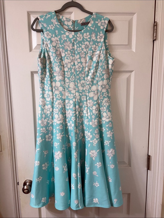 Danny & Nicole Dresses & Skirts - Danny & Nicole Aqua Dress with White Floral Motif